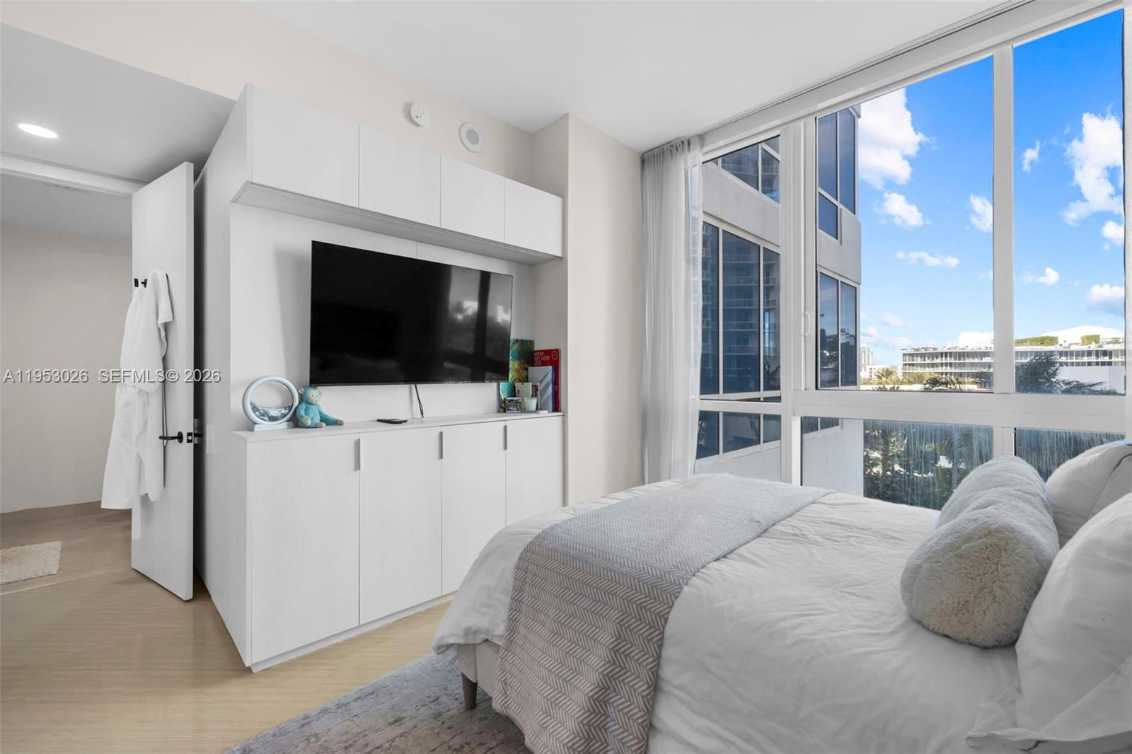 100 S Pointe Dr #509 Miami Beach, FL 33139