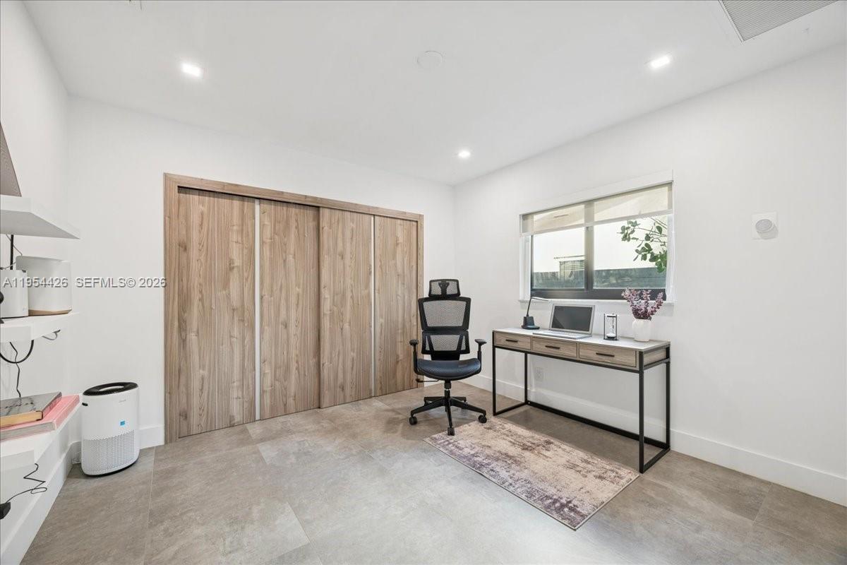 2305 Magnolia Dr North Miami, FL 33181