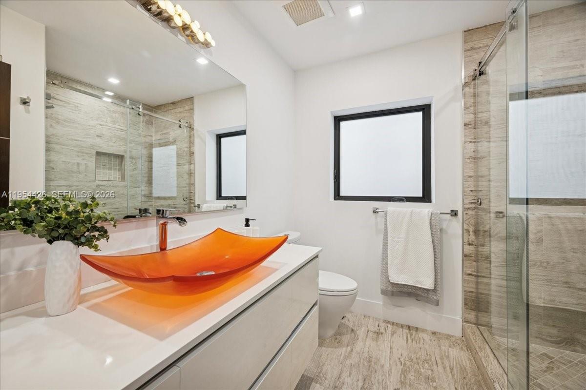 2305 Magnolia Dr North Miami, FL 33181