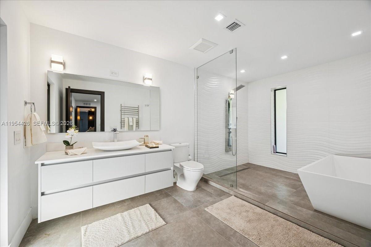 2305 Magnolia Dr North Miami, FL 33181