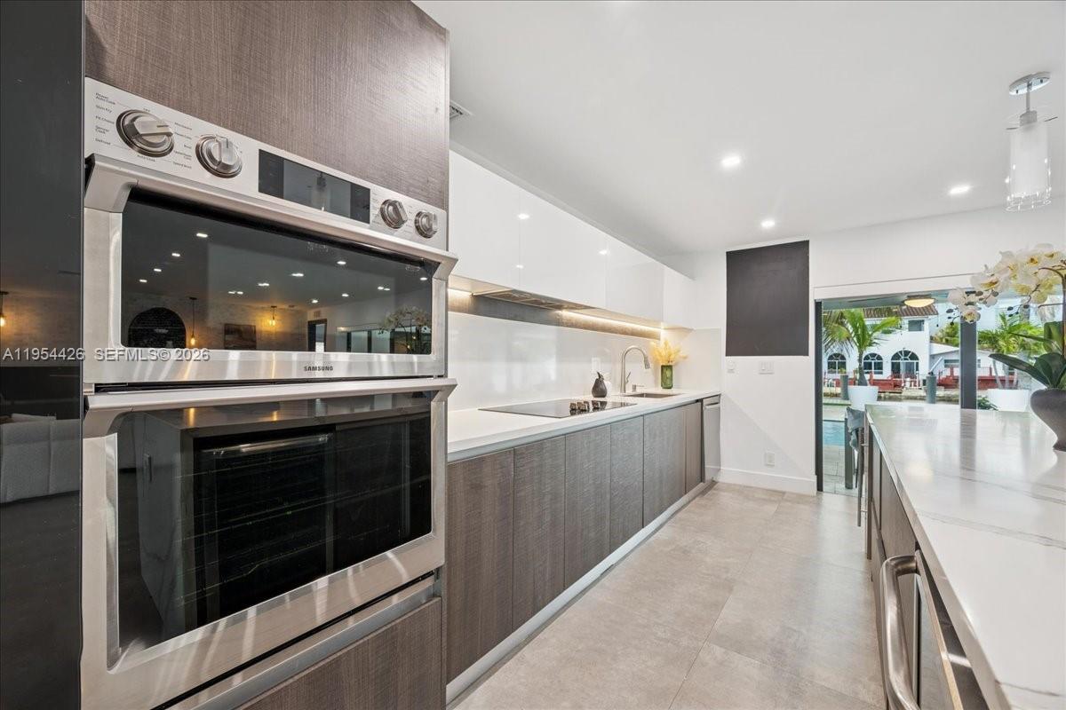 2305 Magnolia Dr North Miami, FL 33181