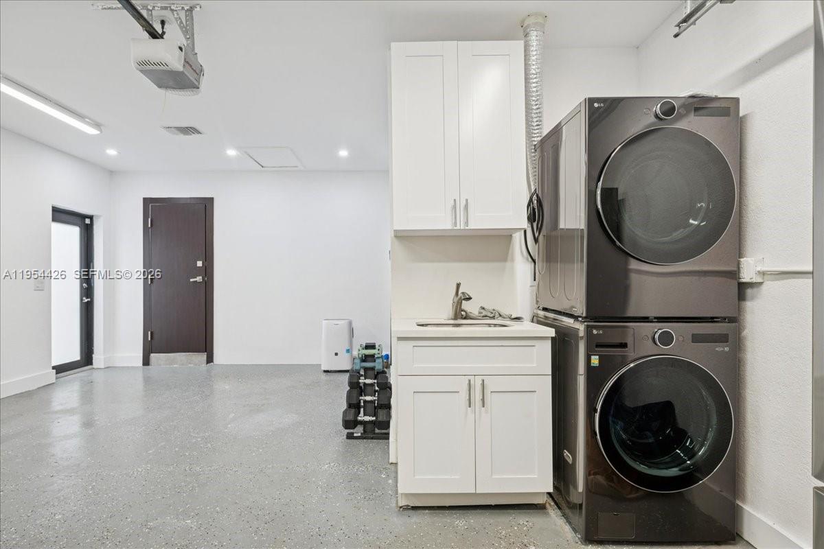 2305 Magnolia Dr North Miami, FL 33181