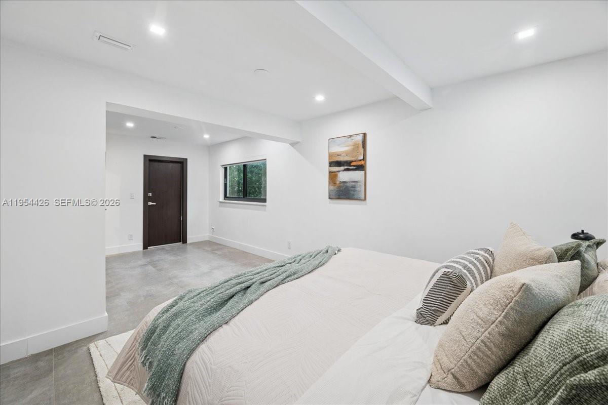 2305 Magnolia Dr North Miami, FL 33181