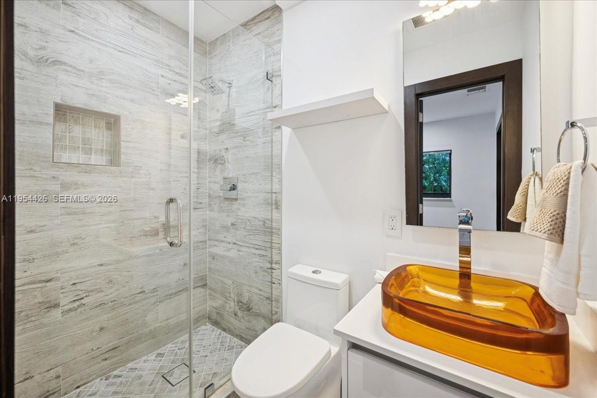 2305 Magnolia Dr North Miami, FL 33181