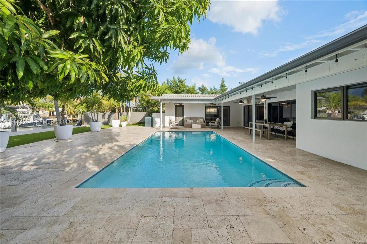 2305 Magnolia Dr North Miami, FL 33181