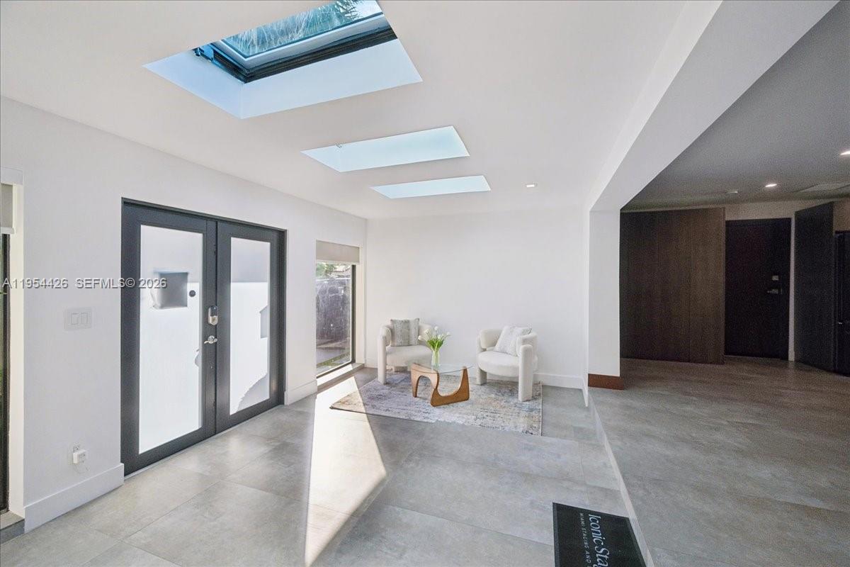 2305 Magnolia Dr North Miami, FL 33181