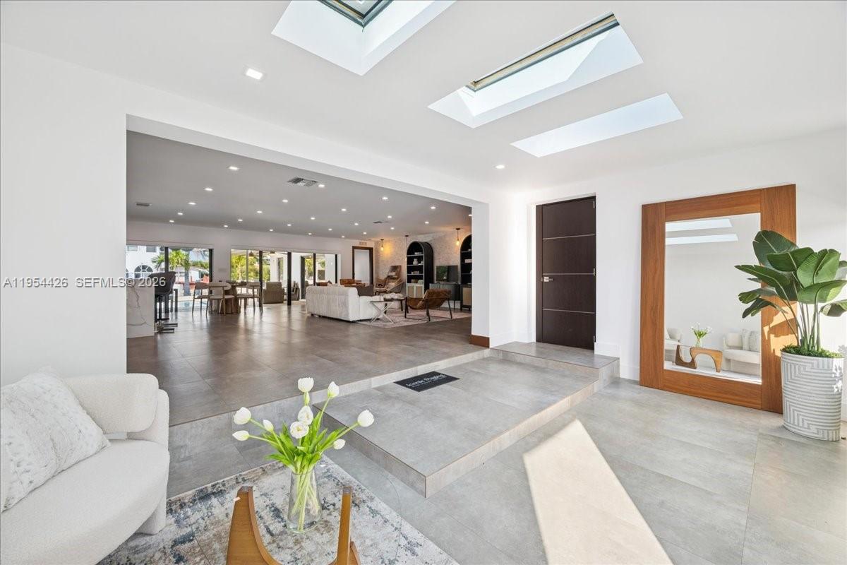 2305 Magnolia Dr North Miami, FL 33181