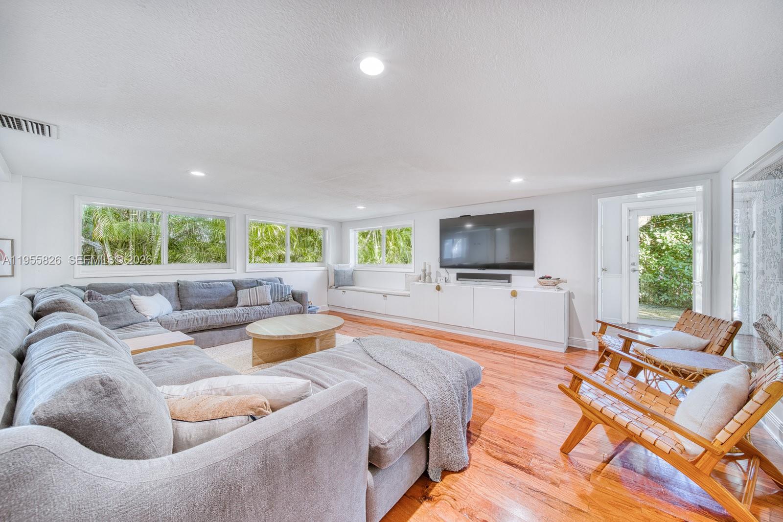 3227 Riviera Dr Coral Gables, FL 33134