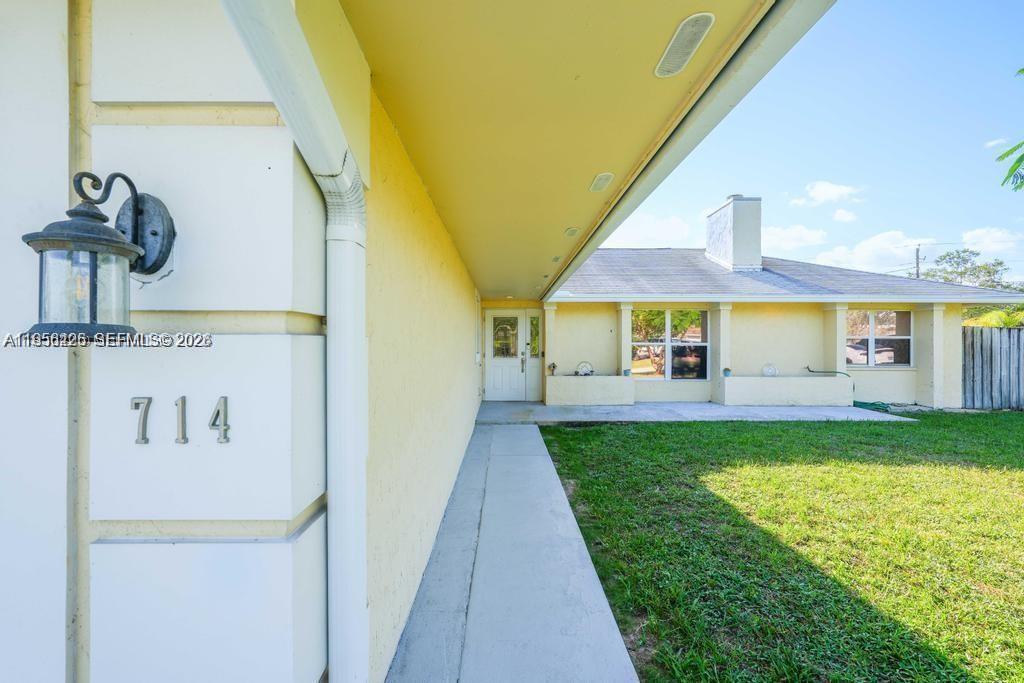 714 NE Lanfair St Port St Lucie, FL 34983