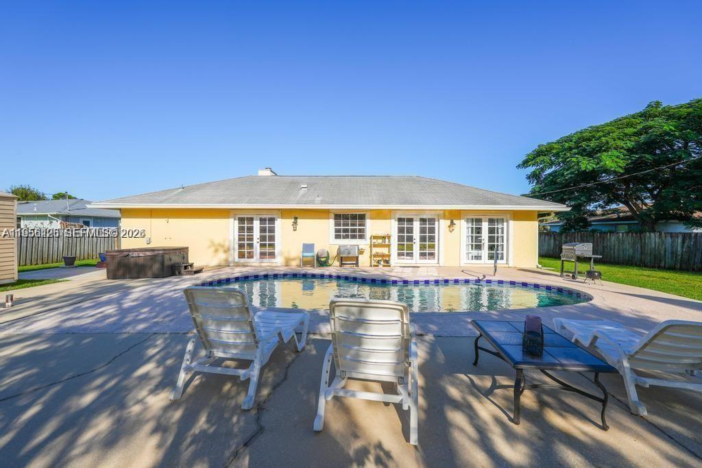 714 NE Lanfair St Port St Lucie, FL 34983