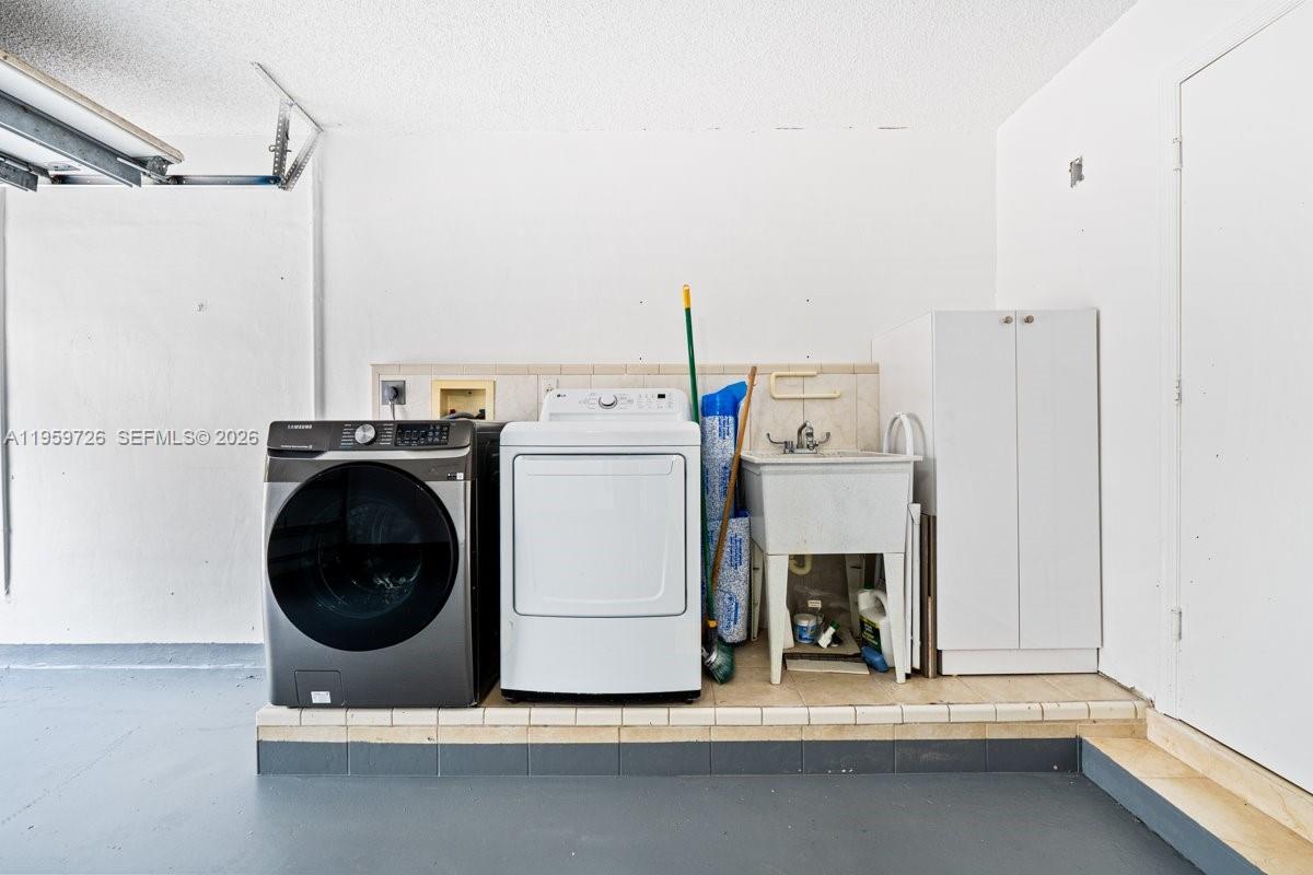 4978 SW 35th Ter Hollywood, FL 33312