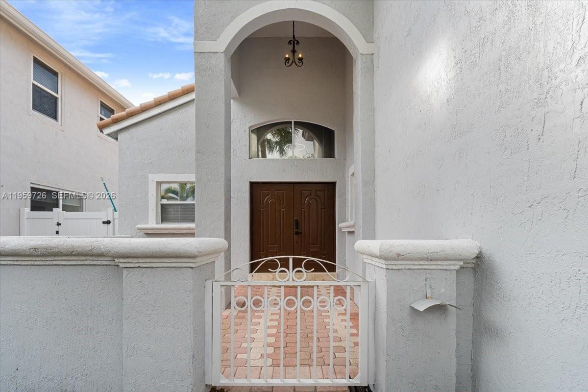 4978 SW 35th Ter Hollywood, FL 33312