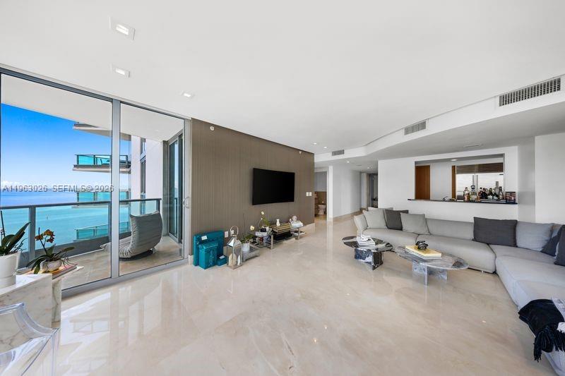 1331 Brickell Bay Dr #1602 Miami, FL 33131