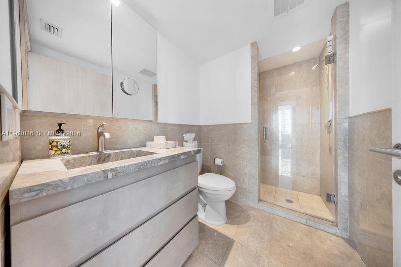 1331 Brickell Bay Dr #1602 Miami, FL 33131