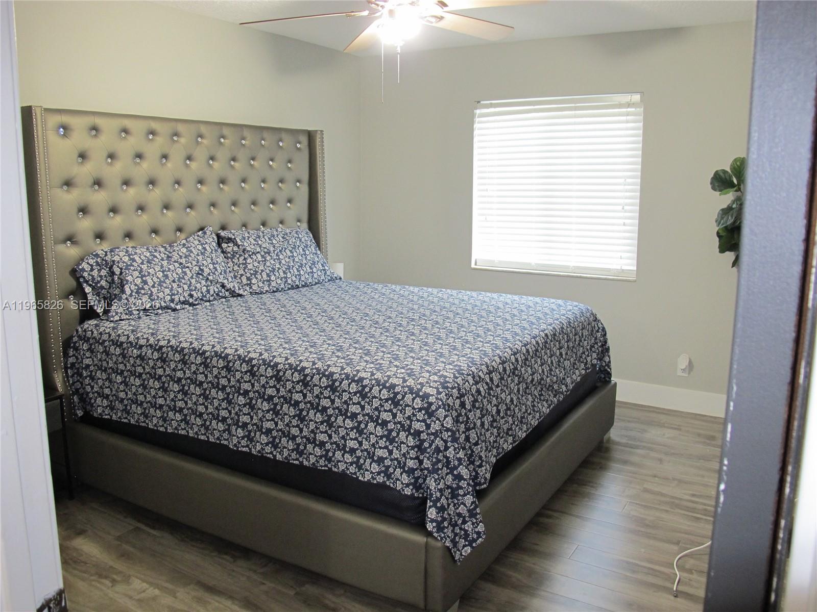 5285 NW 112th Ter Coral Springs, FL 33076