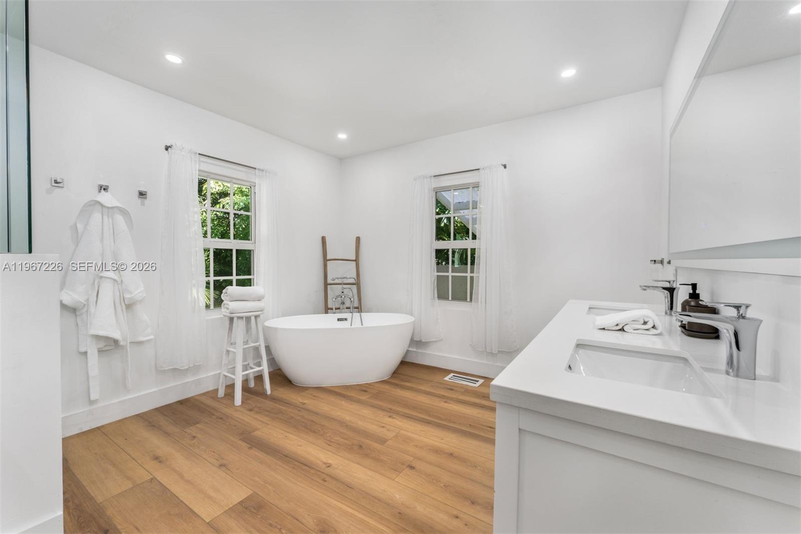 3951 Park Dr Miami, FL 33133