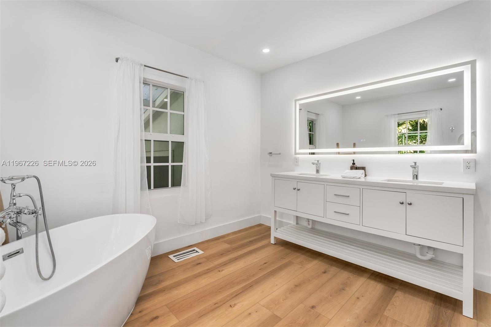 3951 Park Dr Miami, FL 33133