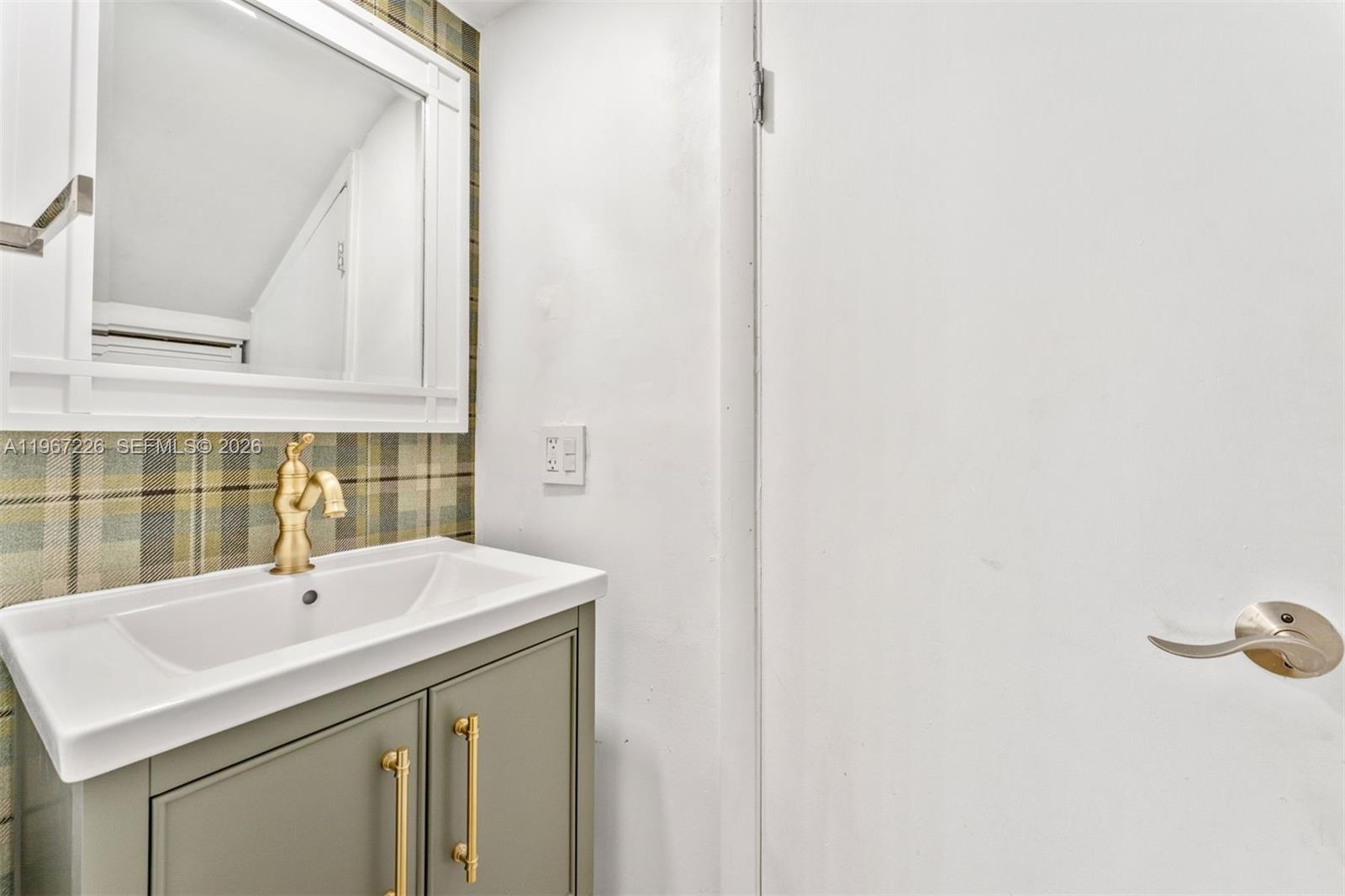 3951 Park Dr Miami, FL 33133