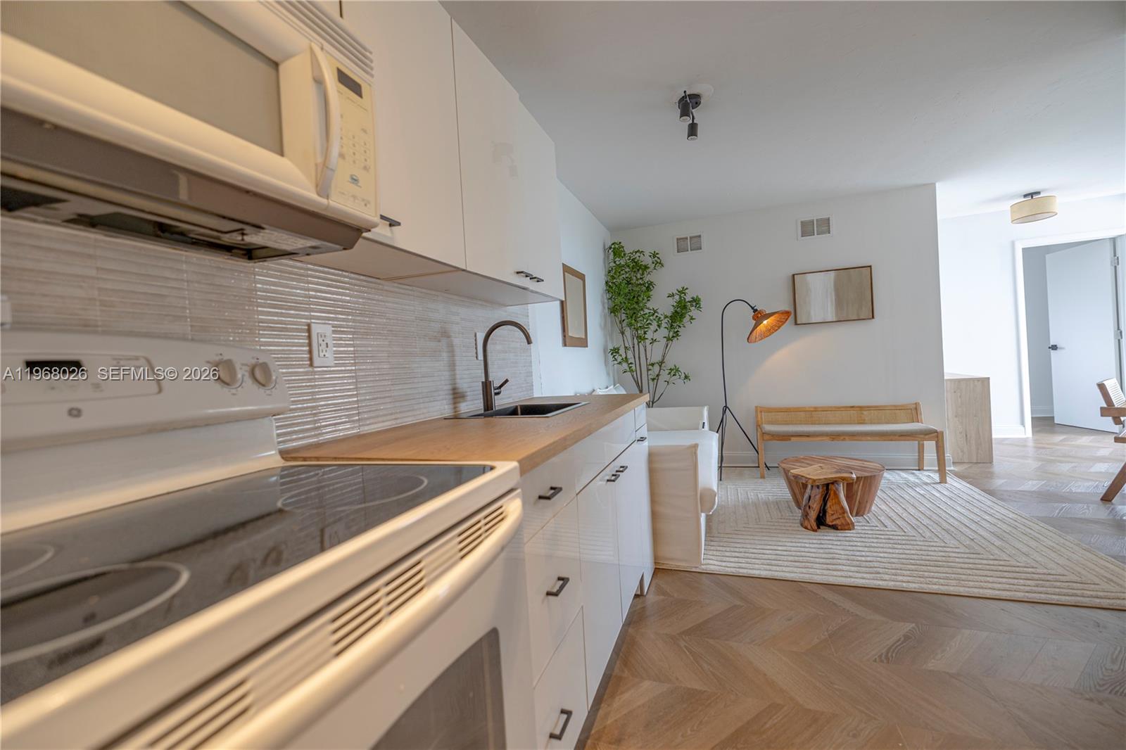 1255 W Collins Ave #604 Miami Beach, FL 33139