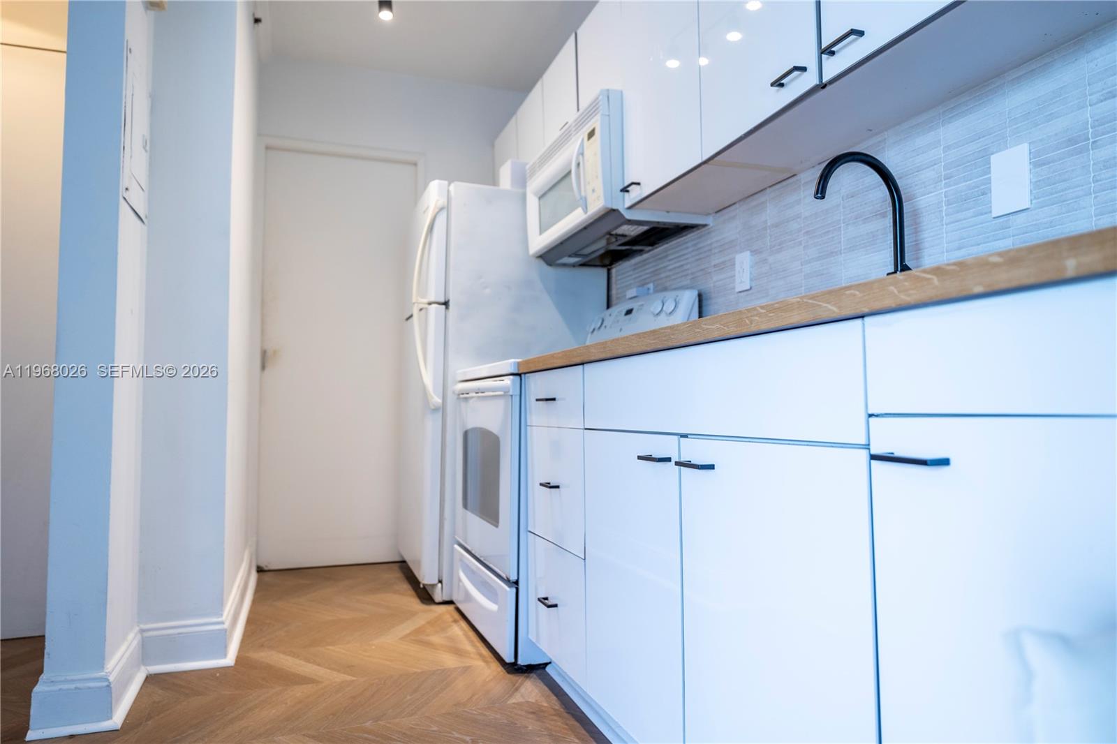 1255 W Collins Ave #604 Miami Beach, FL 33139