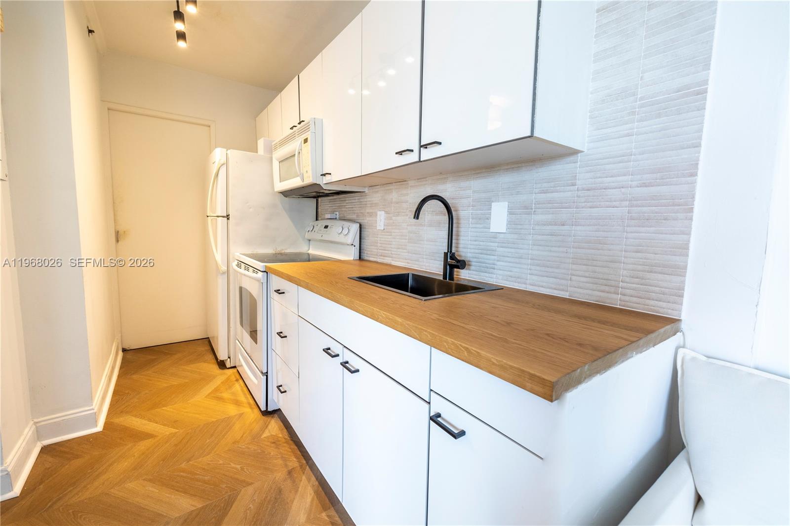 1255 W Collins Ave #604 Miami Beach, FL 33139