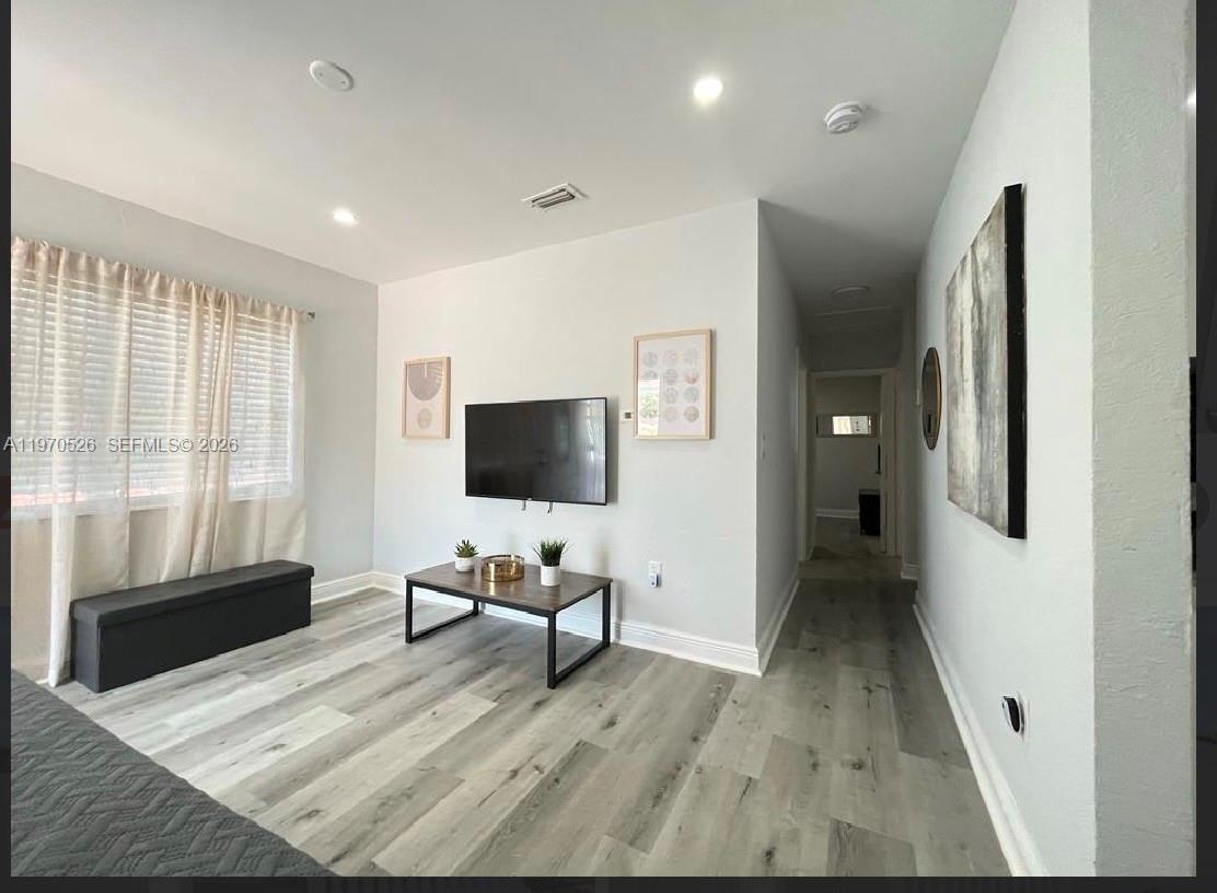 3050 NW 52nd St Miami, FL 33142