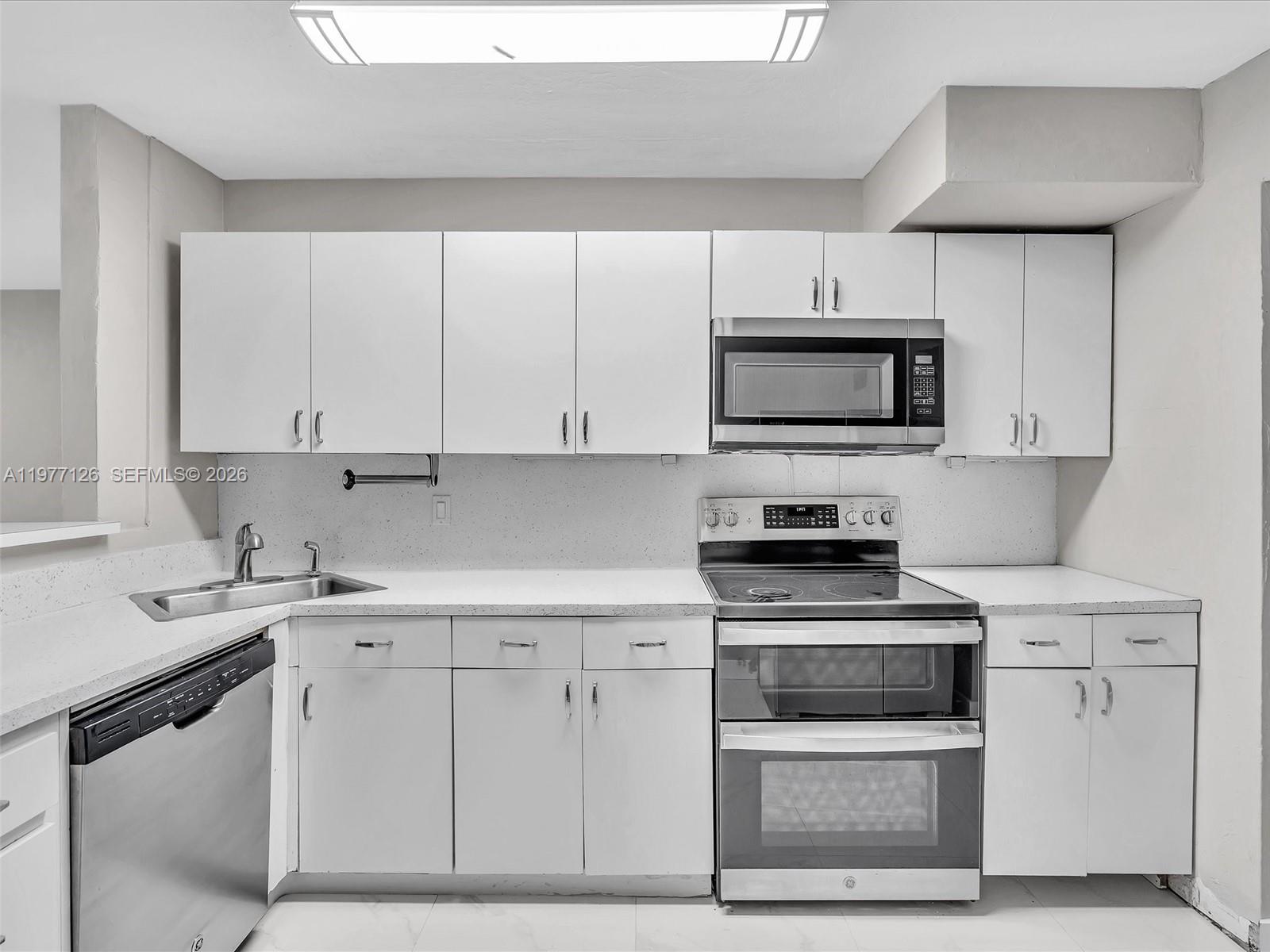 6800 Raleigh St Hollywood, FL 33024