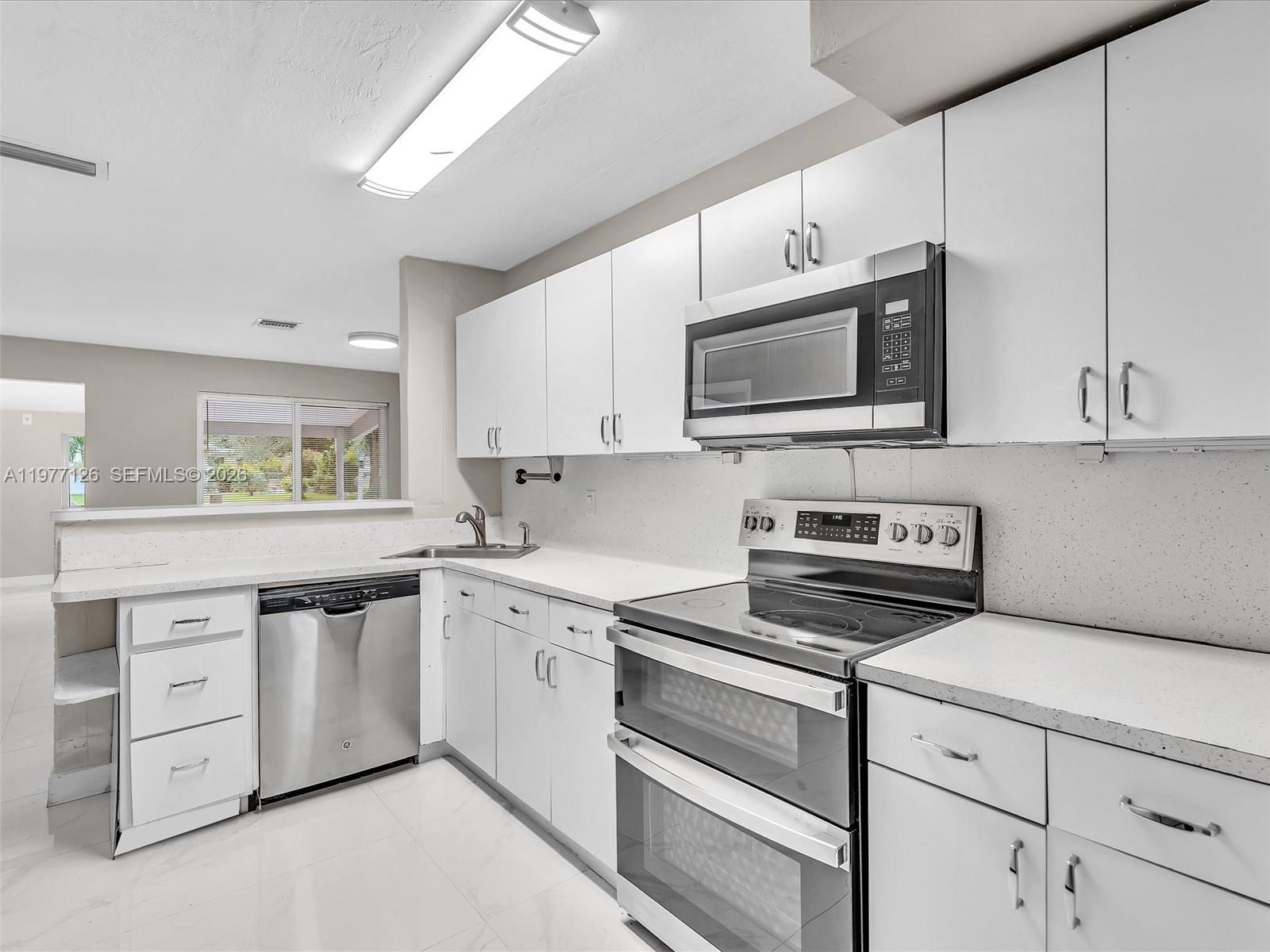 6800 Raleigh St Hollywood, FL 33024