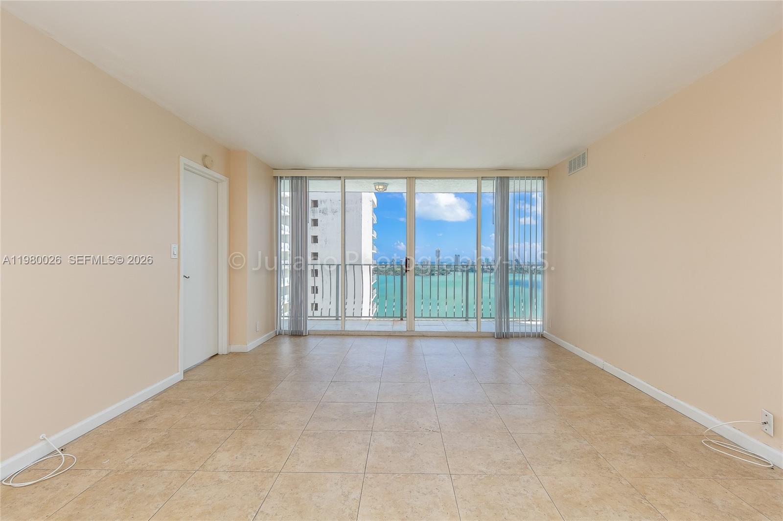 7601 E Treasure Dr #2309 North Bay Village, FL 33141