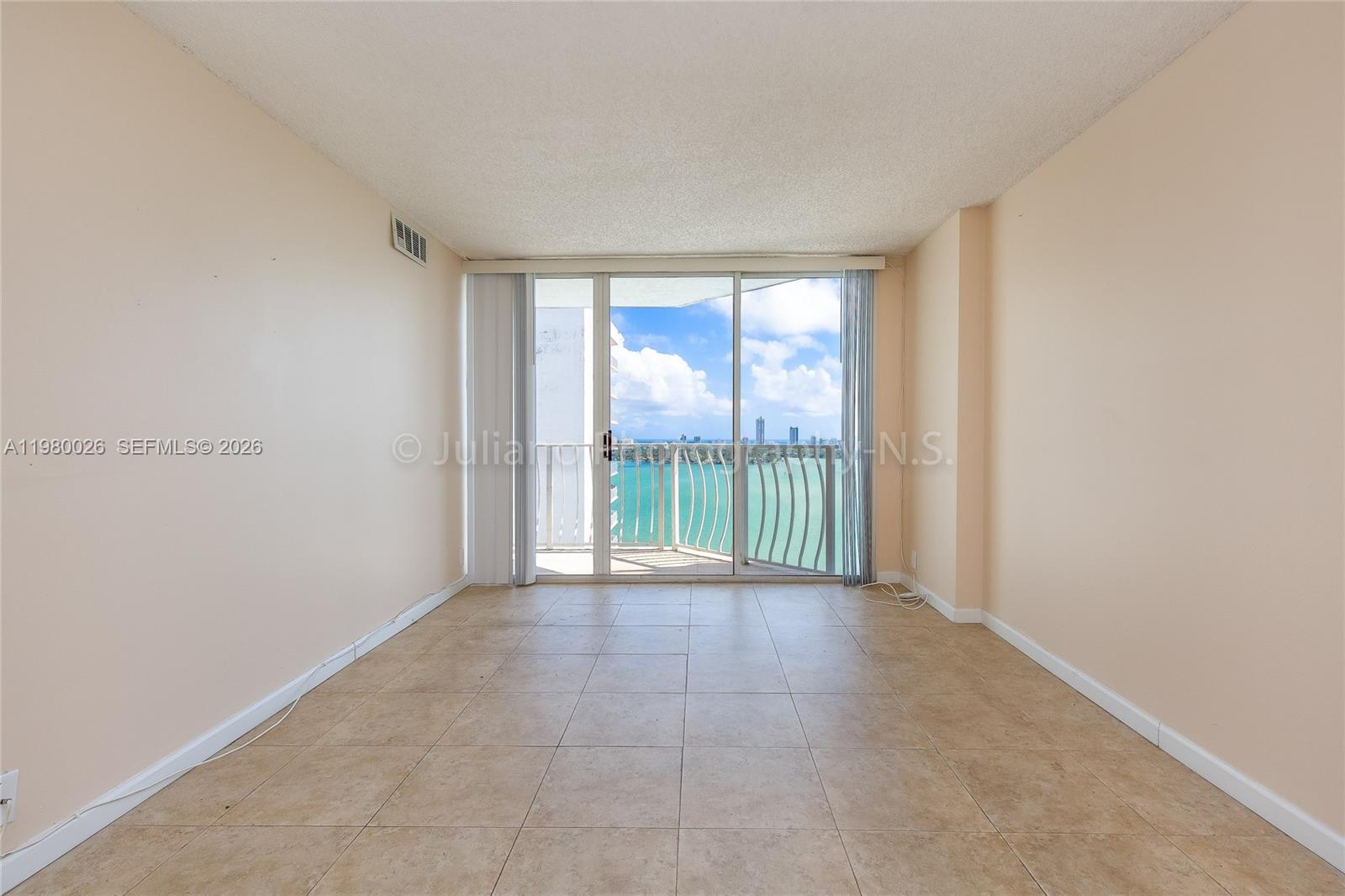 7601 E Treasure Dr #2309 North Bay Village, FL 33141