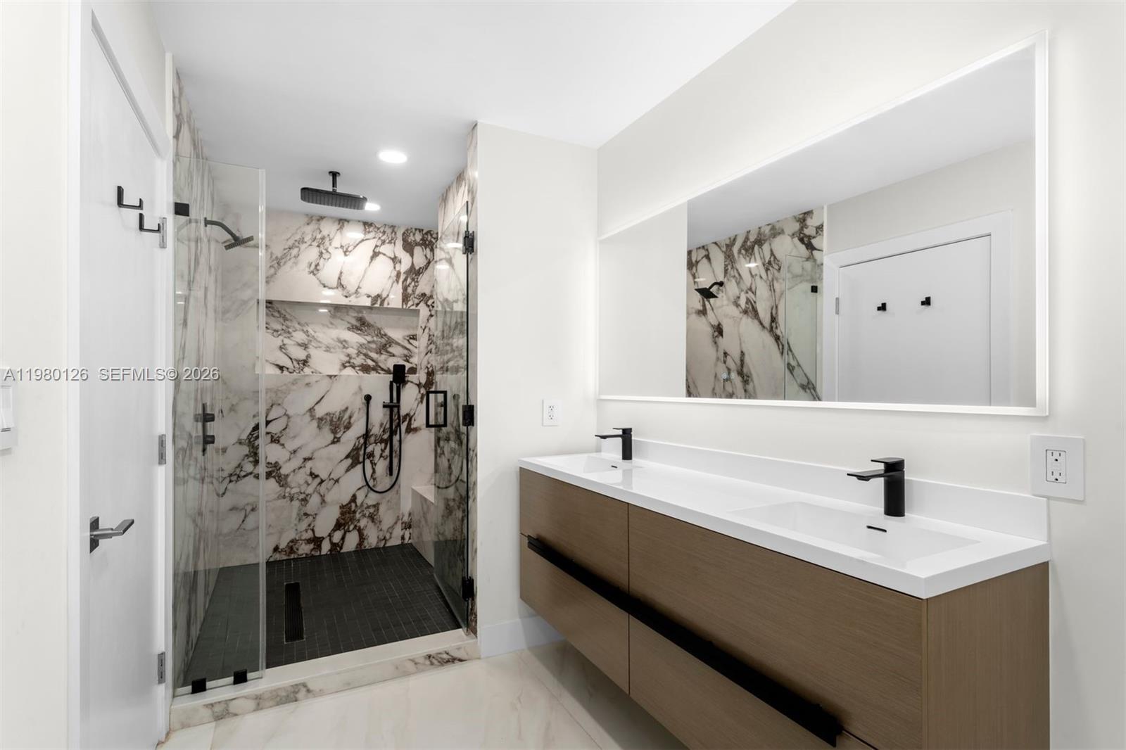 900 Biscayne Blvd #4202 Miami, FL 33132