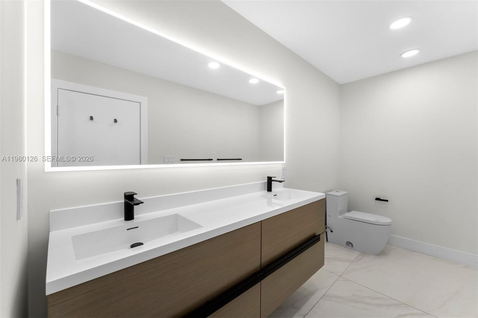 900 Biscayne Blvd #4202 Miami, FL 33132