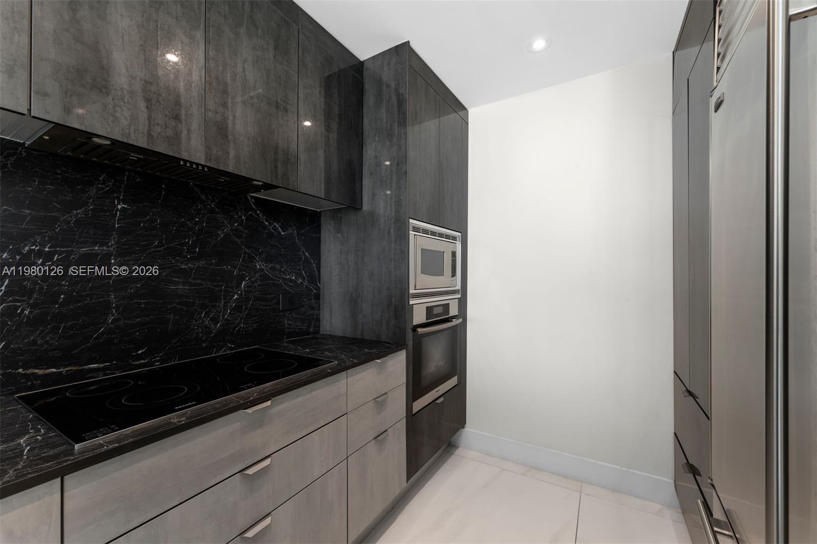 900 Biscayne Blvd #4202 Miami, FL 33132