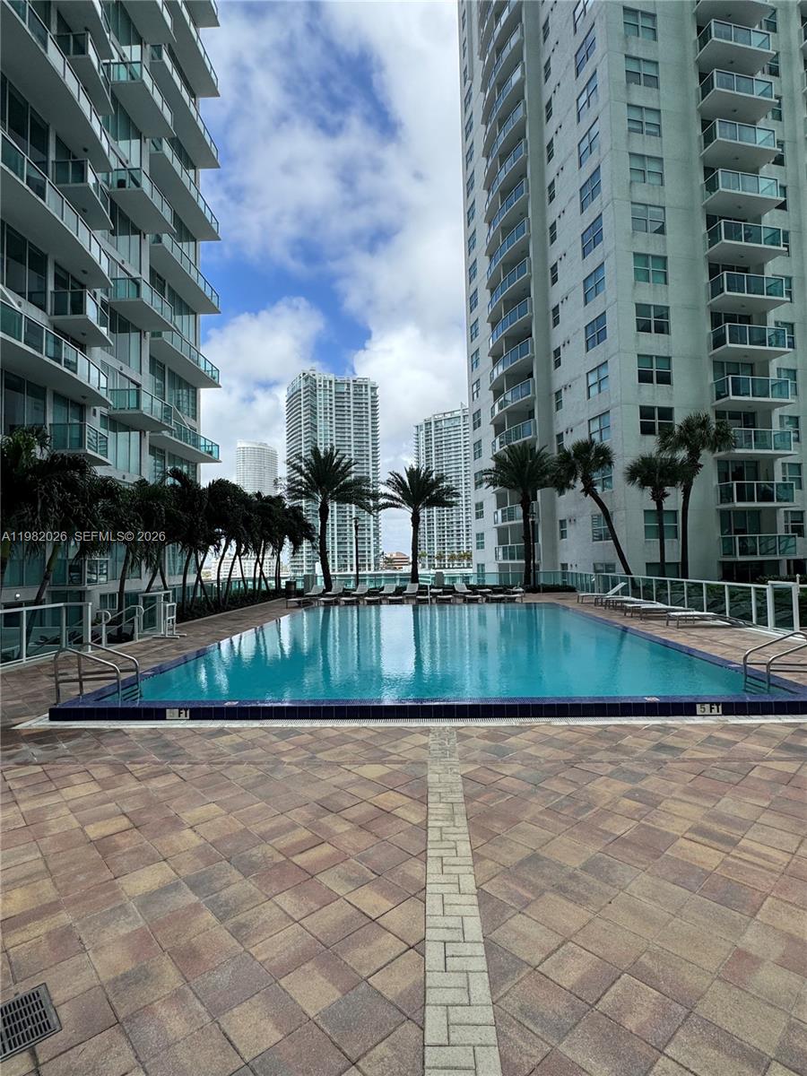 image Brickell on the River North10