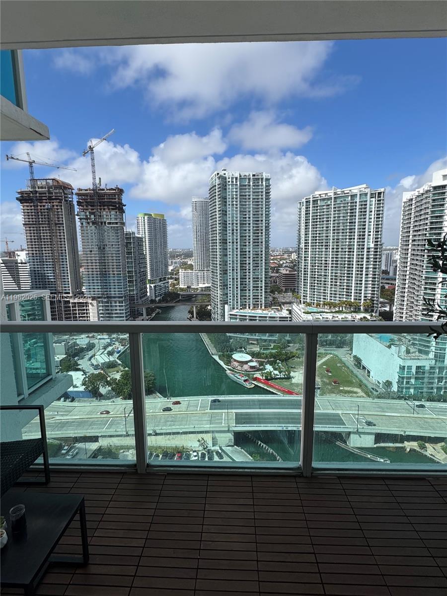 image Brickell on the River North1