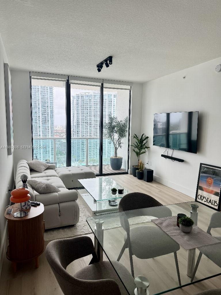 image Brickell on the River North3