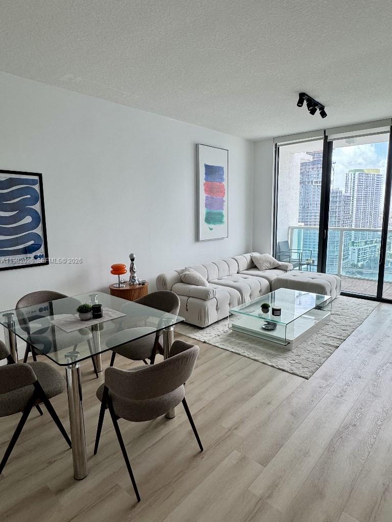 image Brickell on the River North4