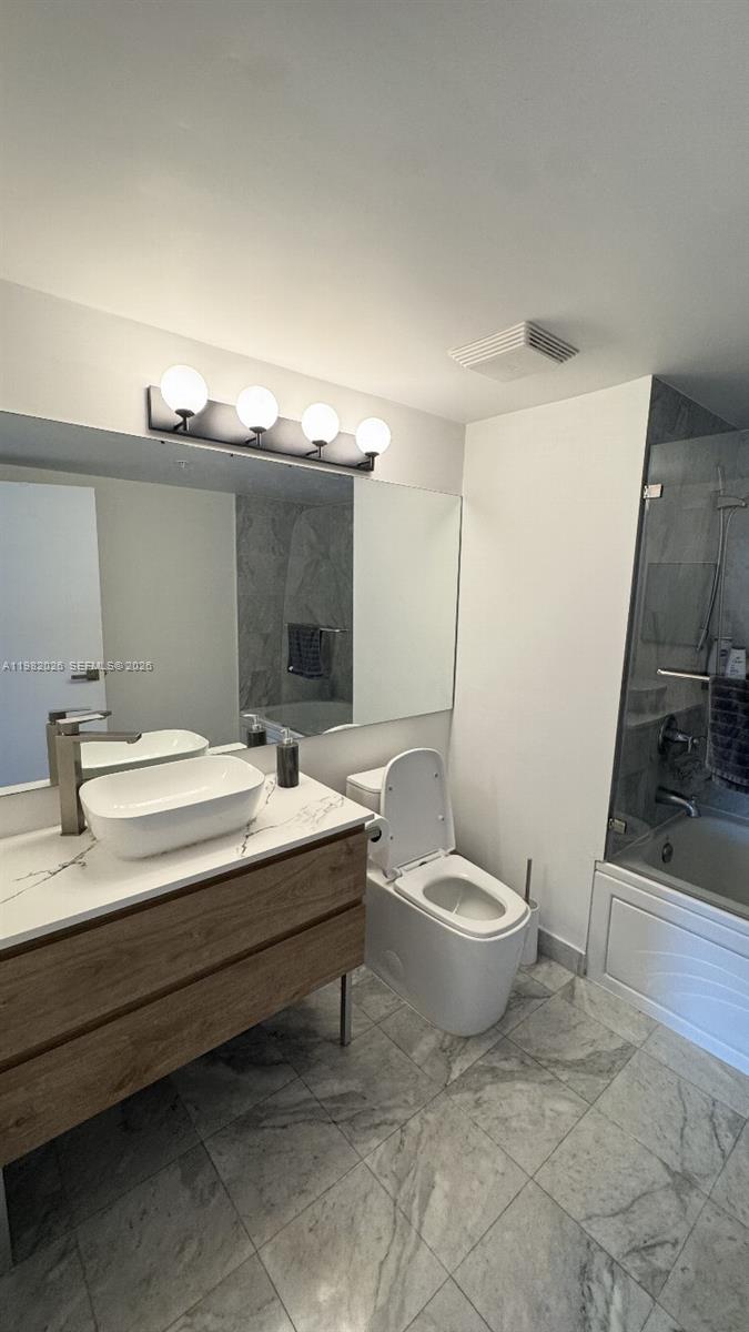 image Brickell on the River North8