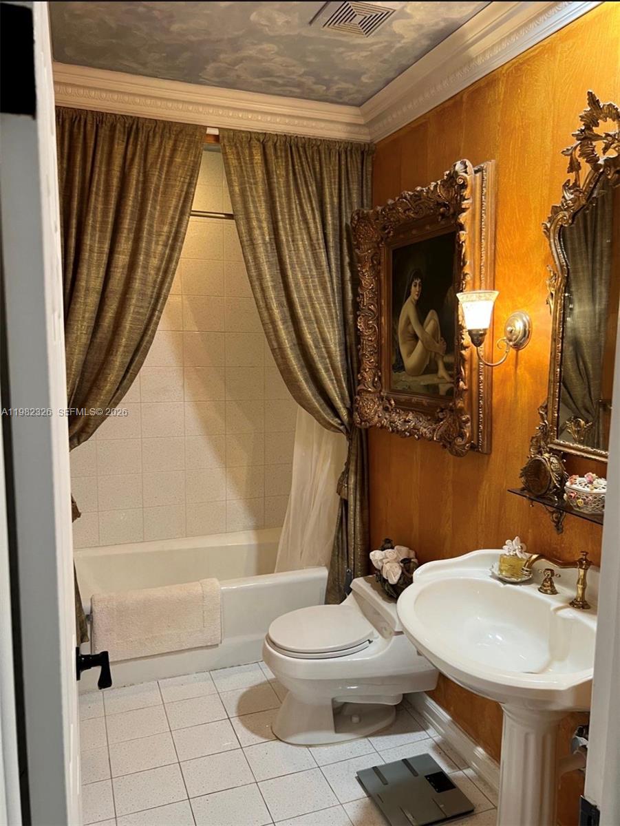 2190 SW 22th Ter Miami, FL 33145