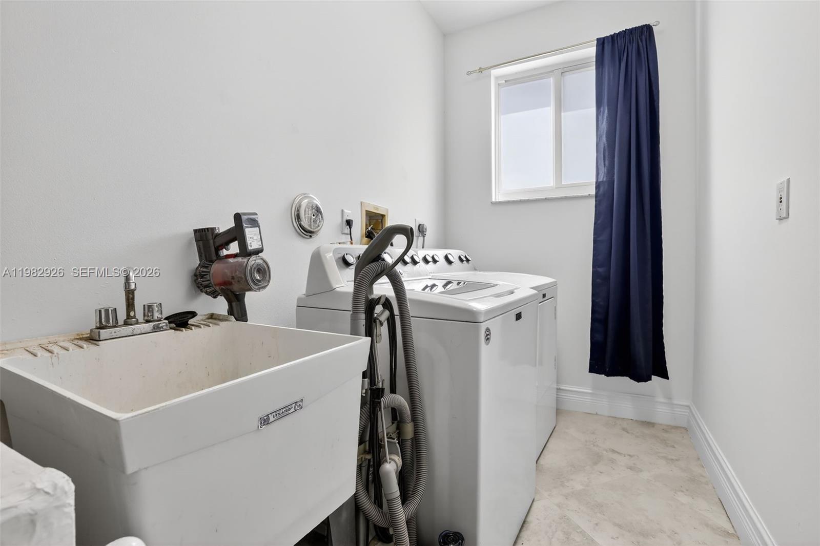 1583 NW 182nd Way Pembroke Pines, FL 33029