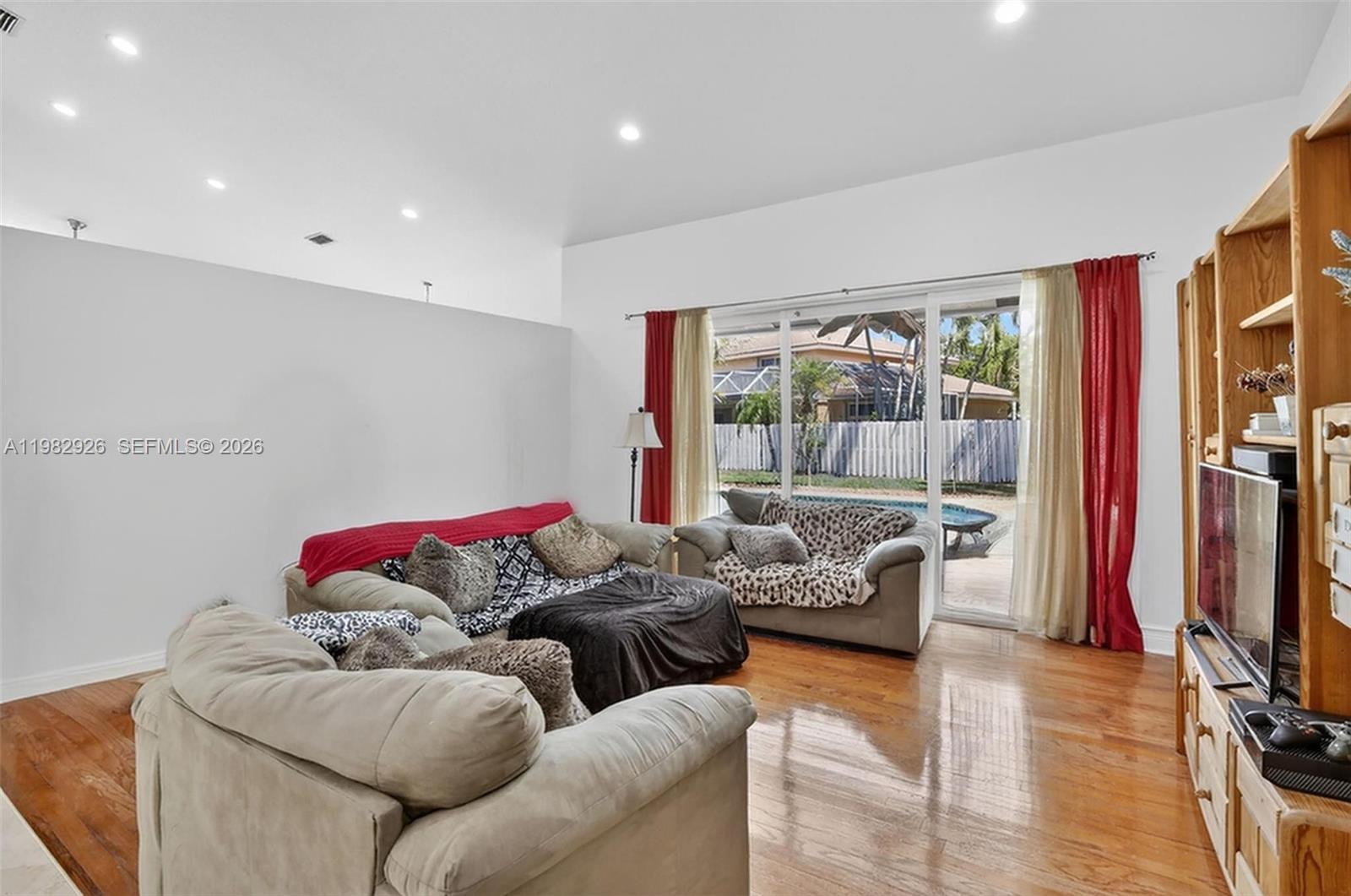 1583 NW 182nd Way Pembroke Pines, FL 33029