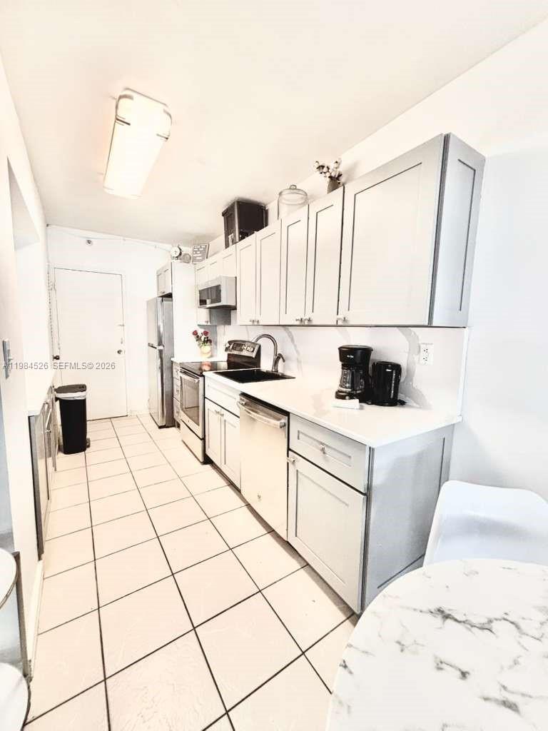 100 Lincoln Rd #825 Miami Beach, FL 33139