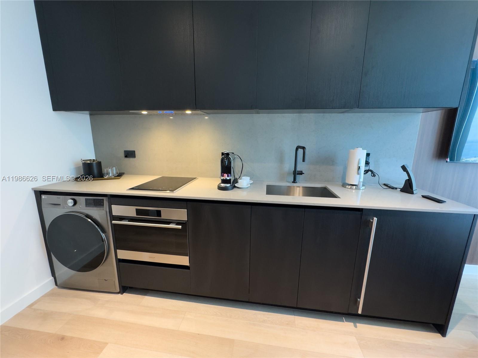 image E11EVEN Hotel & Residences12