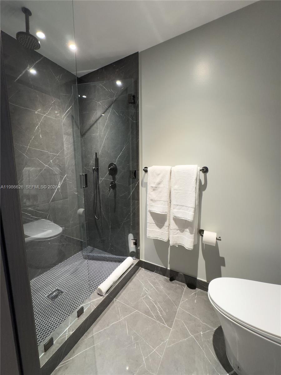 image E11EVEN Hotel & Residences8