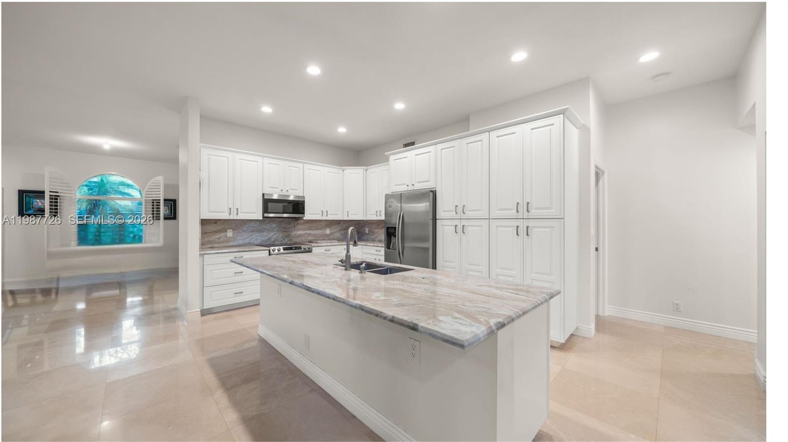 3744 Oak Rdg Cir Weston, FL 33331