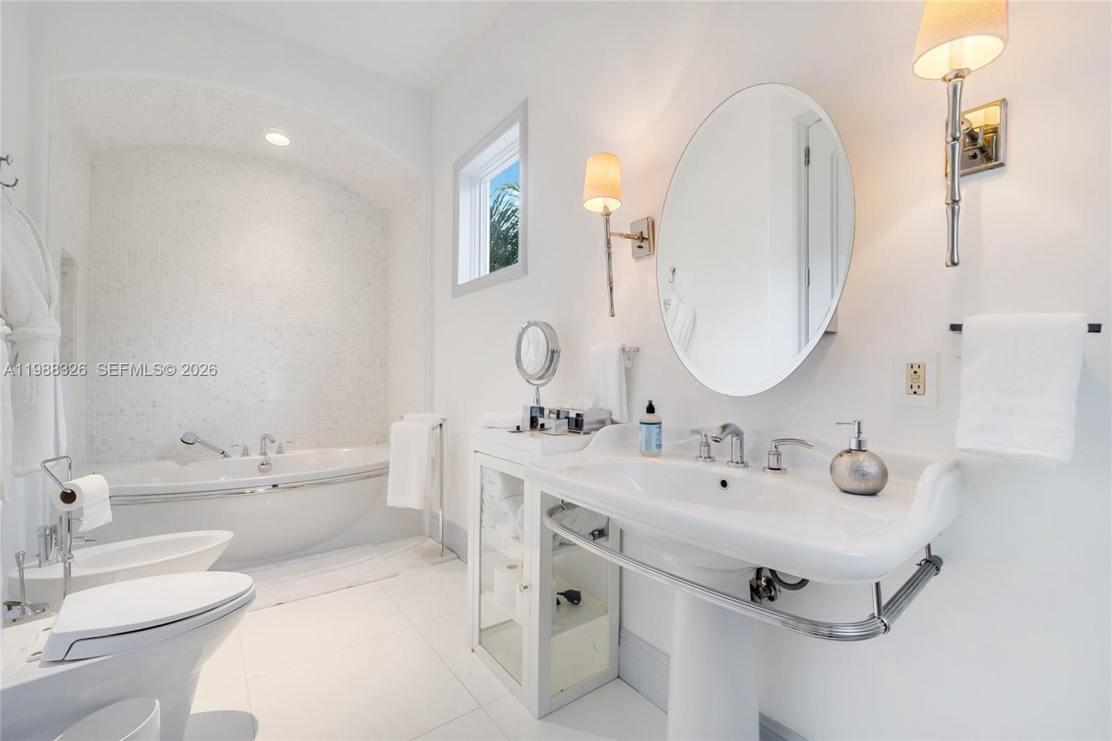 100 Palm Ave Miami Beach, FL 33139