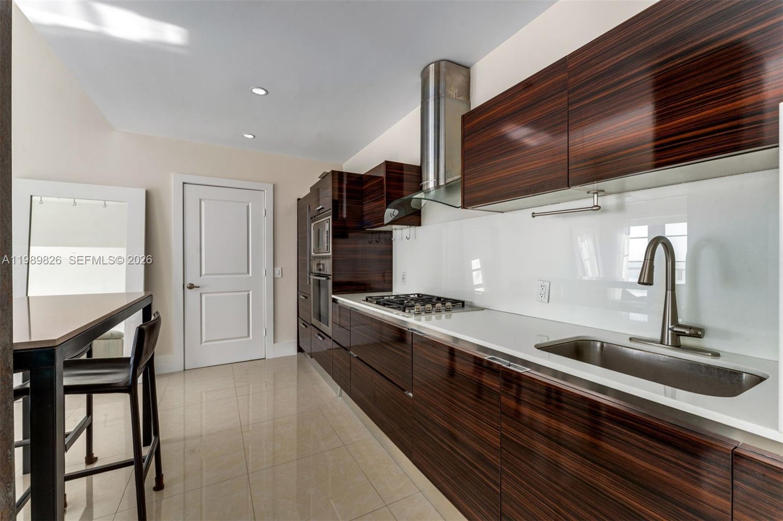 3739 Collins Ave #N-604 Miami Beach, FL 33140