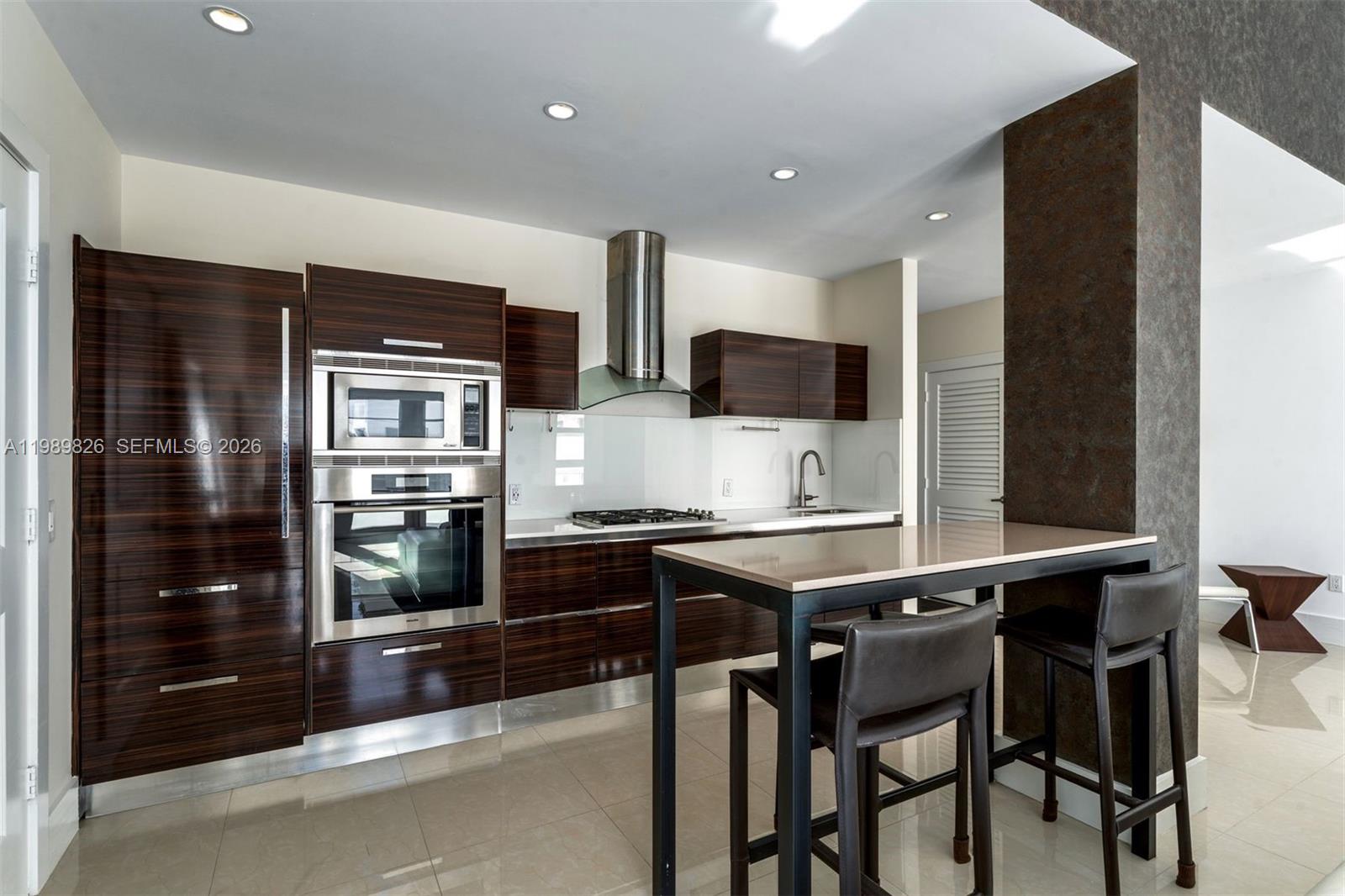 3739 Collins Ave #N-604 Miami Beach, FL 33140