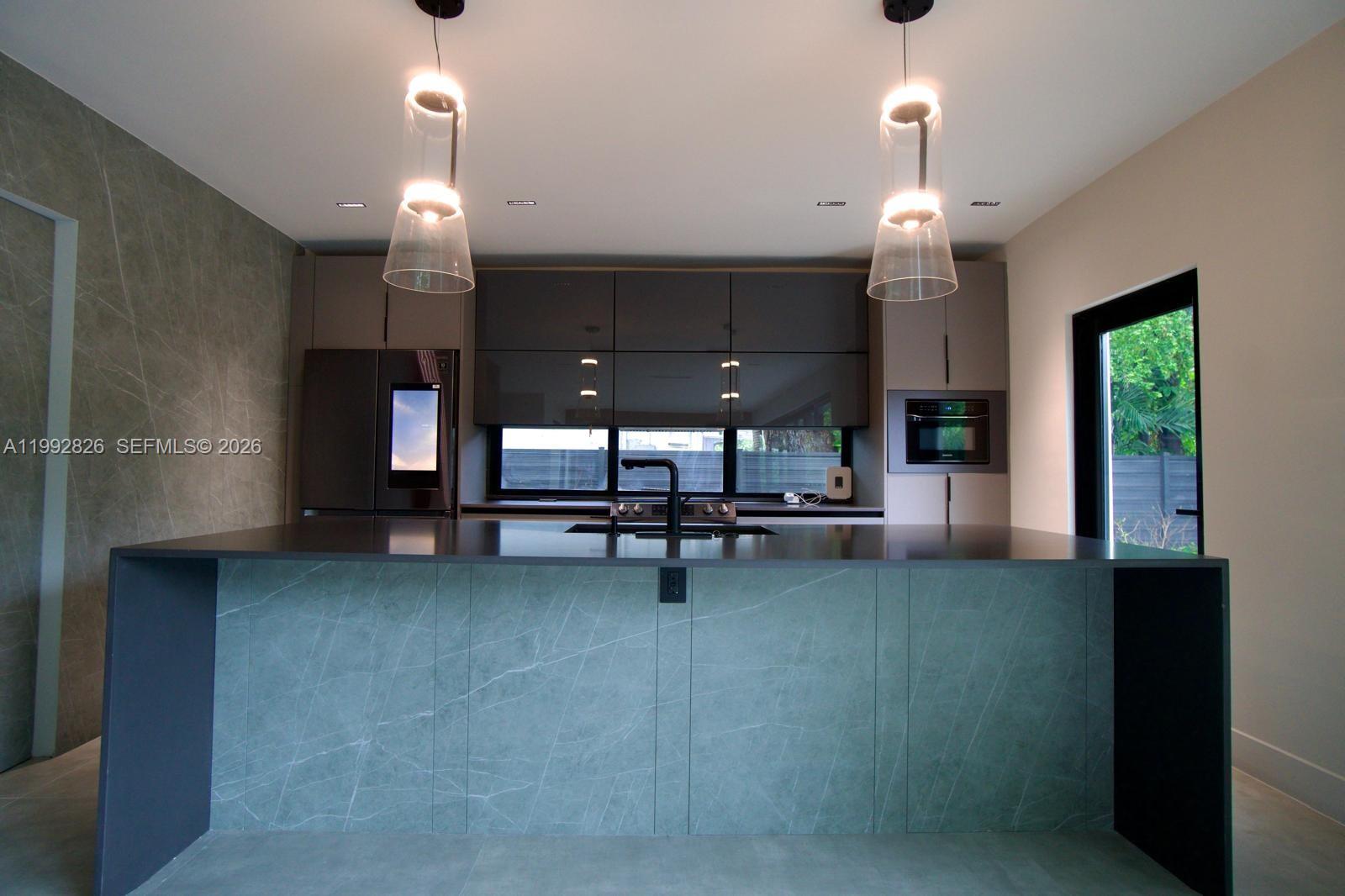 2110 NE 191st Dr North Miami Beach, FL 33179