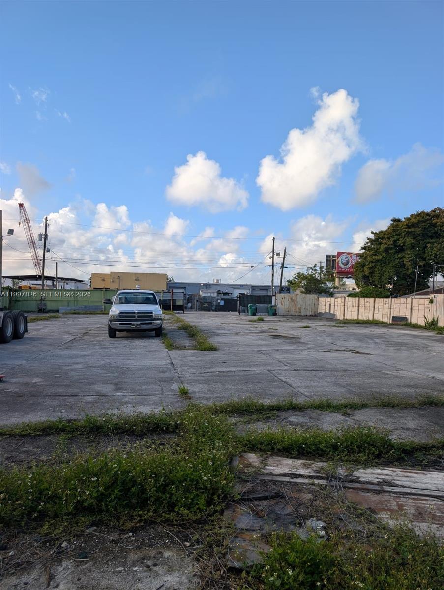 75TH STREET 3175th Nw Miami, FL 33147